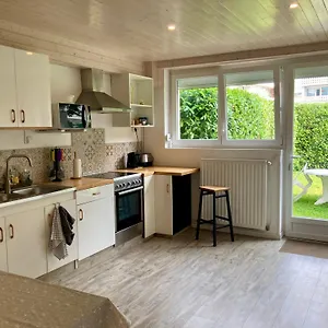  Appartement T2 Rdc Calme, Idéalement Placé, Parking&jardin